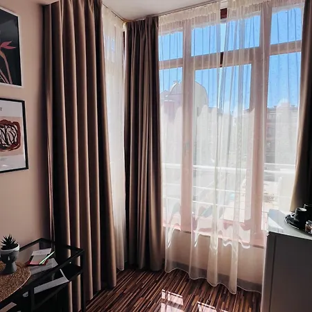 Desi House 302 A Large Cozi 公寓