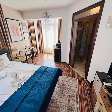 Apartment Desi House 302 A Large Cozi